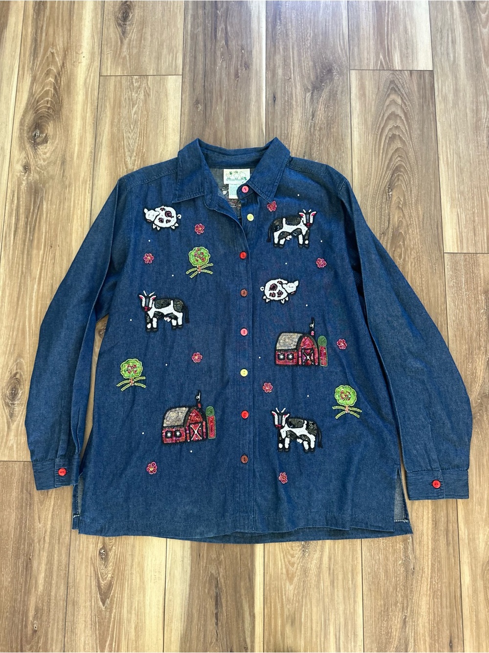 The Quaker Factory womens Embroidered Farm Denim Button-Up Shirt size large